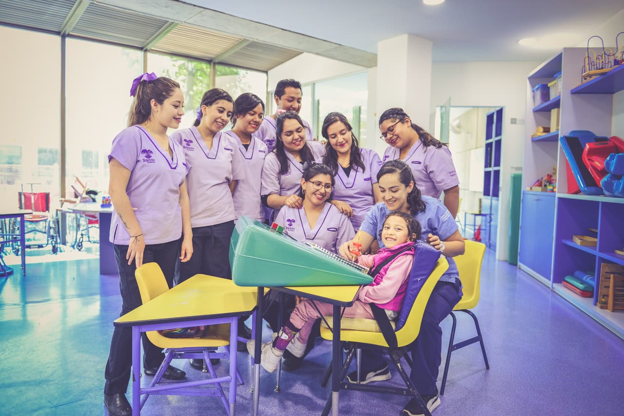 Universidad Teletón forman profesionales humanos, que ponen el amor y la ciencia al servicio de la vida