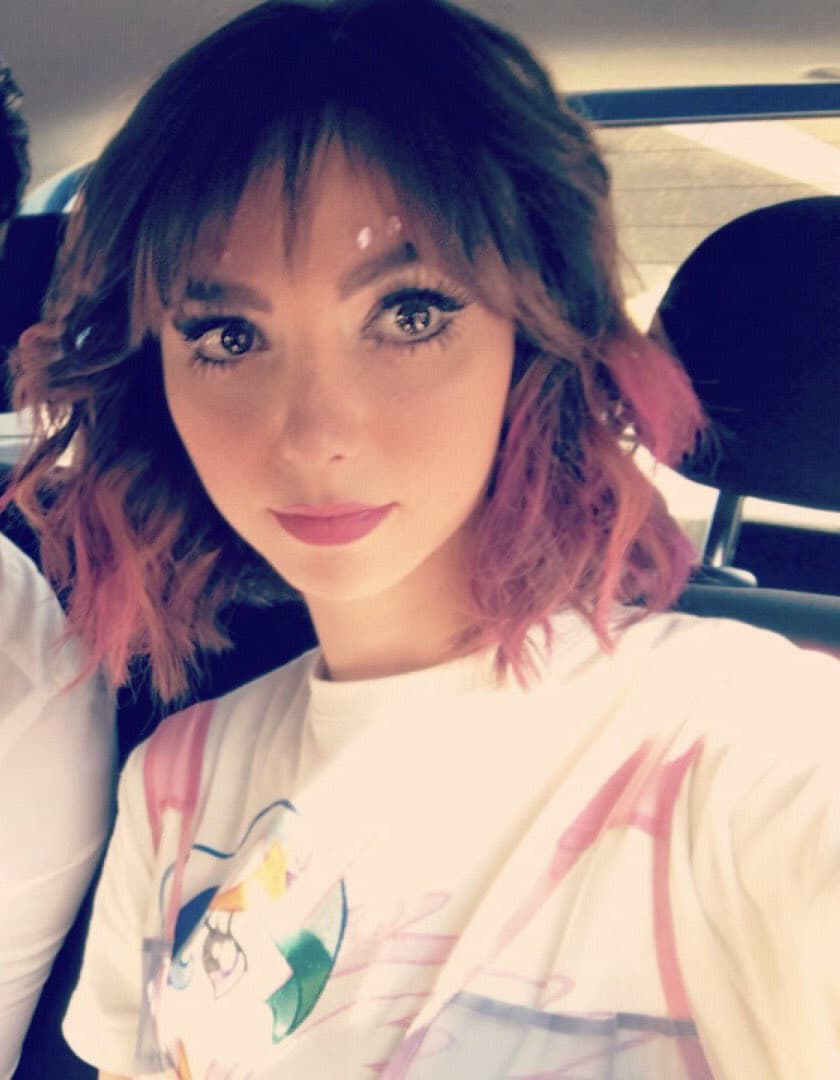 La también conductora del programa HOY, Natalia Téllez, tiñó por un breve tiempo su cabello de rosa.
