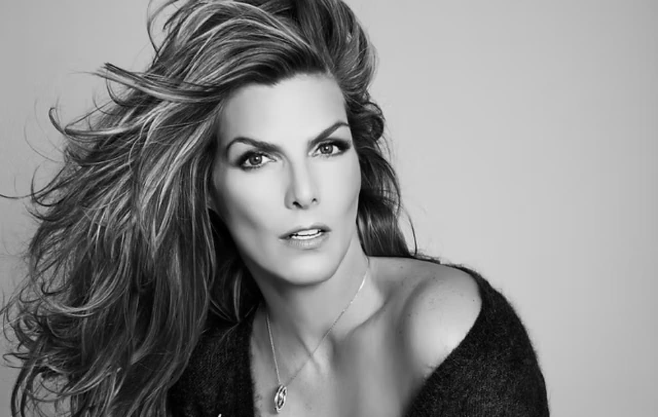 Montserrat Oliver defiende a Roxana Castellanos y lanza conciliador mensaje a fans de Yolanda Andrade