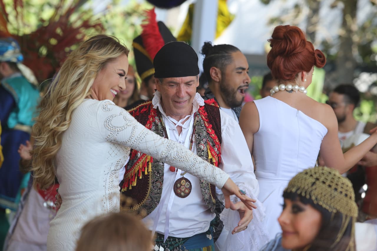 El Capitán, como buen conquistador del mundo, ¡tenía que dejar huella en la pista de baile!