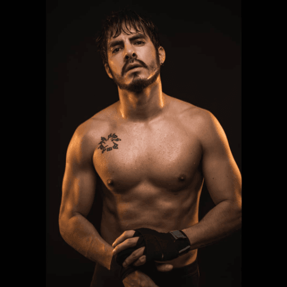 ¿Perro intenso o baile pegadito? “Siento que hay momentos para todo y estos dos son como una progresión una de la otra, primero perreo intenso para pasar al baile pegadito XD. Pero en general, me gusta más el baile pegadito”.