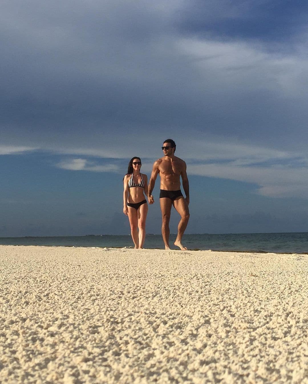 “Happy Valentine’s Day my love! ¡Te admiro y te amo muchísimo! ¡Gracias por tanto!”, expresó el actor, a lo que la actriz respondió: "Ayyyy te amo”, junto a varios emojis de corazones.