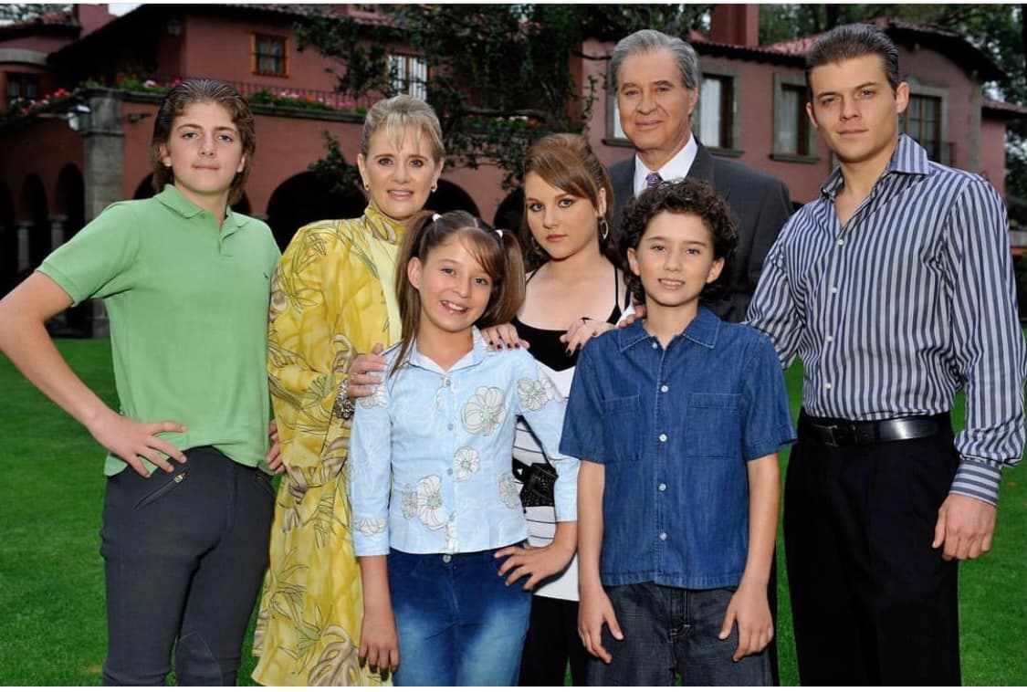 Asimismo, hemos podido volver a ver a jóvenes actores que dieron vida a la versión del pasado de los protagonistas, como Violeta Puga, Omar Yubelli, Nancy Patiñi y Hendrik Marine. Precisamente, a continuación te contamos qué fue de este último, quien interpretó a 'Camilo Elizalde' cuando era joven.