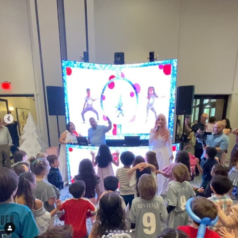 Los niños también disfrutaron de una piñata y de una actividad de baile, talento que heredó Alaïa de su padre.