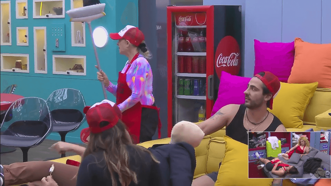 Shanik casi agarra a escobazos a Potro