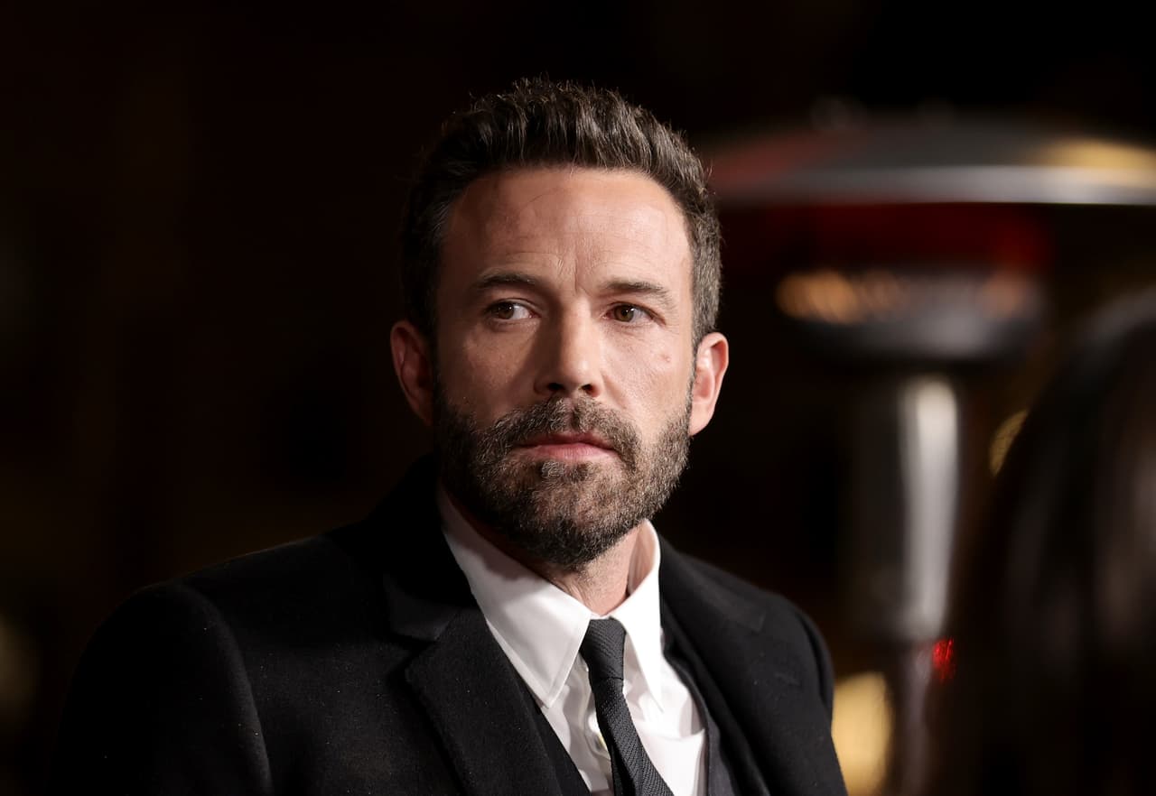 <b>Ben Affleck </b>
<br>Ben Affleck es un fiel fanatico de los Medias Rojas, equipo profesional de béisbol de Boston, por lo que cuando se enteró que su personaje en Gone Girl tenía que usar la gorra de los Yankees, se opuso de inmediato.
<br>