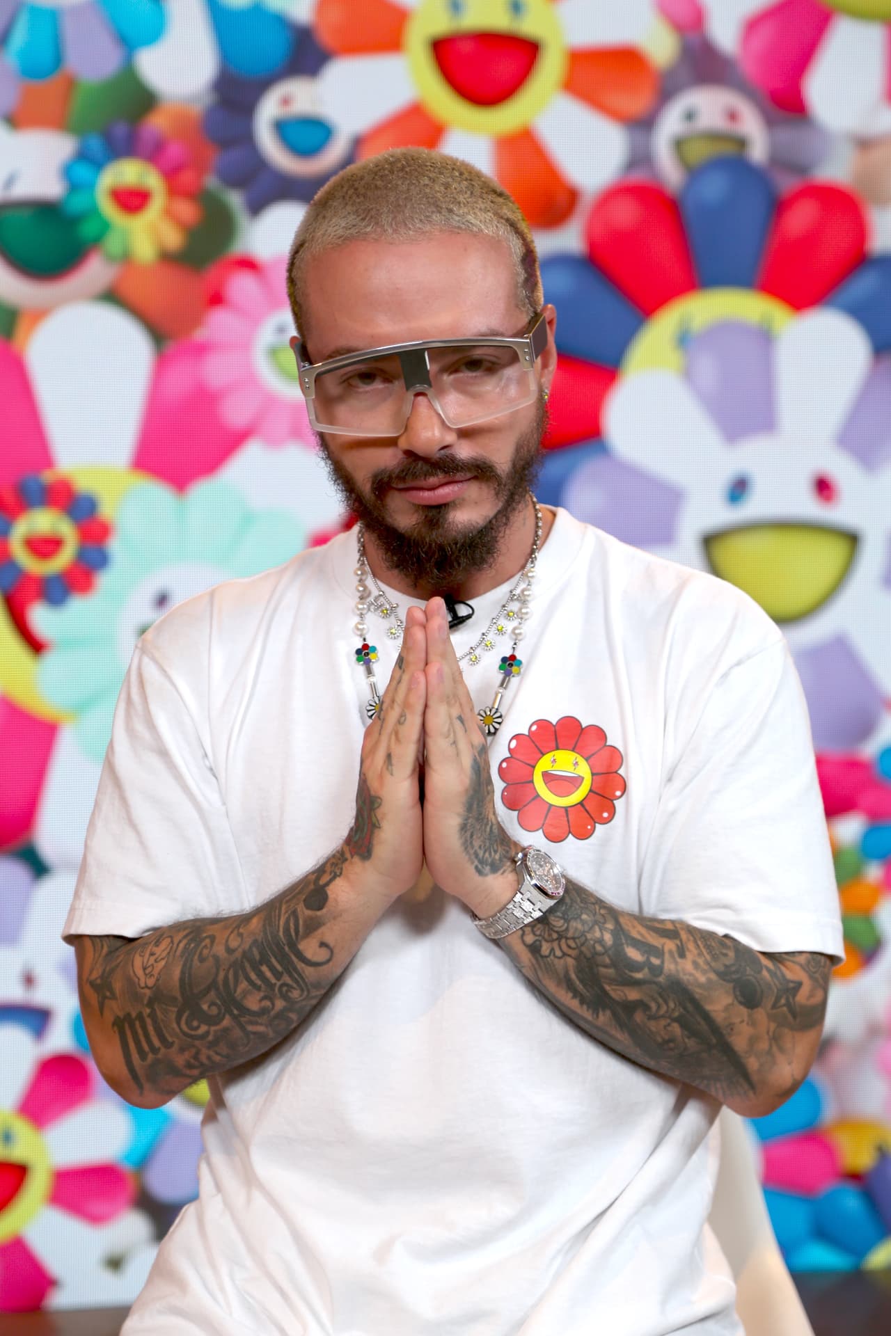 J Balvin compartió en redes el difícil episodio que vivió tras dar positivo a Covid-19. “Es una de las experiencias de salud más difíciles que he tenido en mi vida (…) Siento casi que me mata, fiebre de 40, escalofríos, pérdida del olfato, la baja de oxígeno, la pérdida del gusto, el temor de sentir que está dentro de ti una de las peores pesadillas de las personas actualmente y que no sepas cómo más va a reaccionar, la pasé muy mal”, contó en Instagram.