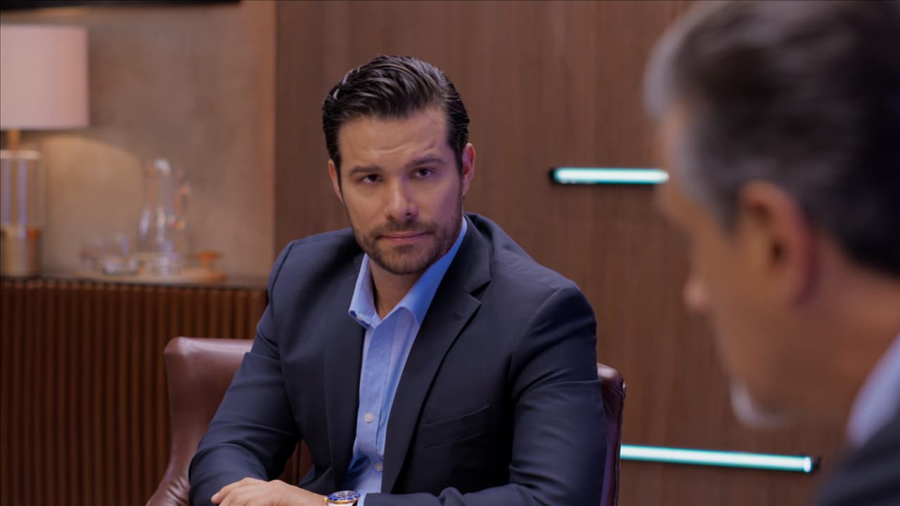 Gabriel quiere huir del país con Juana