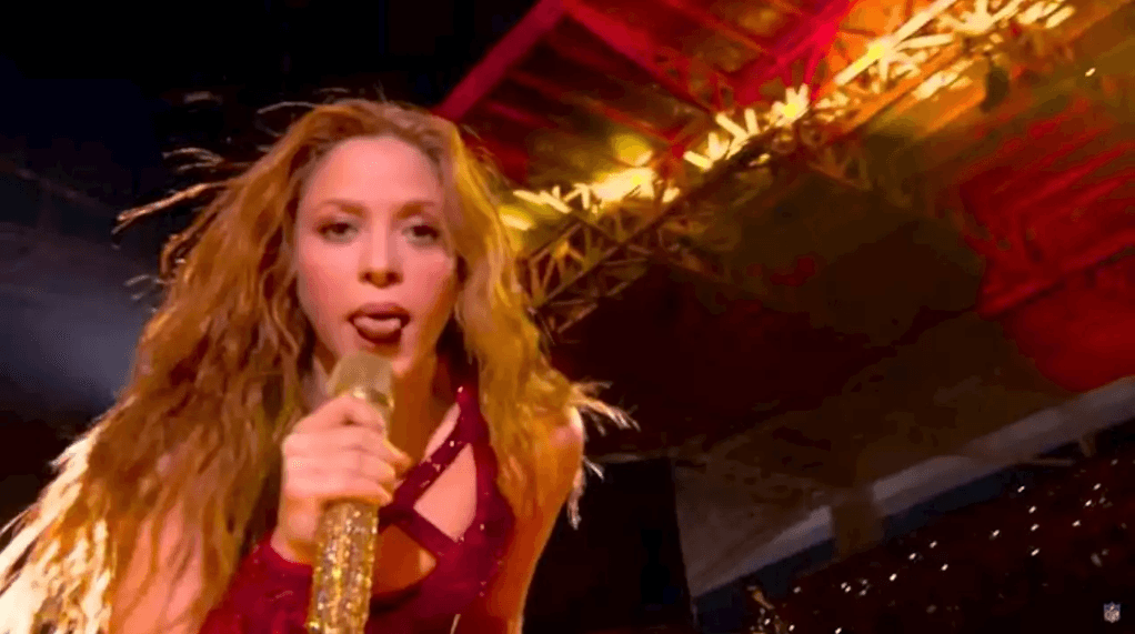 ¿Qué significa el movimiento de lengua de Shakira y por qué lo hizo en el Medio Tiempo?