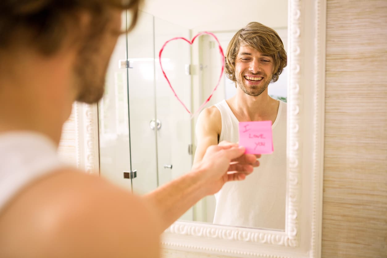 Sagitario. No te da miedo expresar tus emociones ¡lo gritas a los cuatro vientos! Nadie te gana cuando se trata de romance y sorpresas cursis.