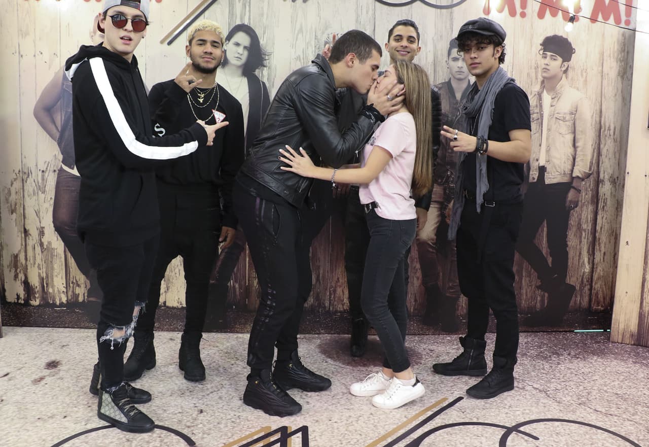 ¡Estos chicos saben perfectamente cómo tratar a sus CNCOwners! (FOTO: The Grosby Group)