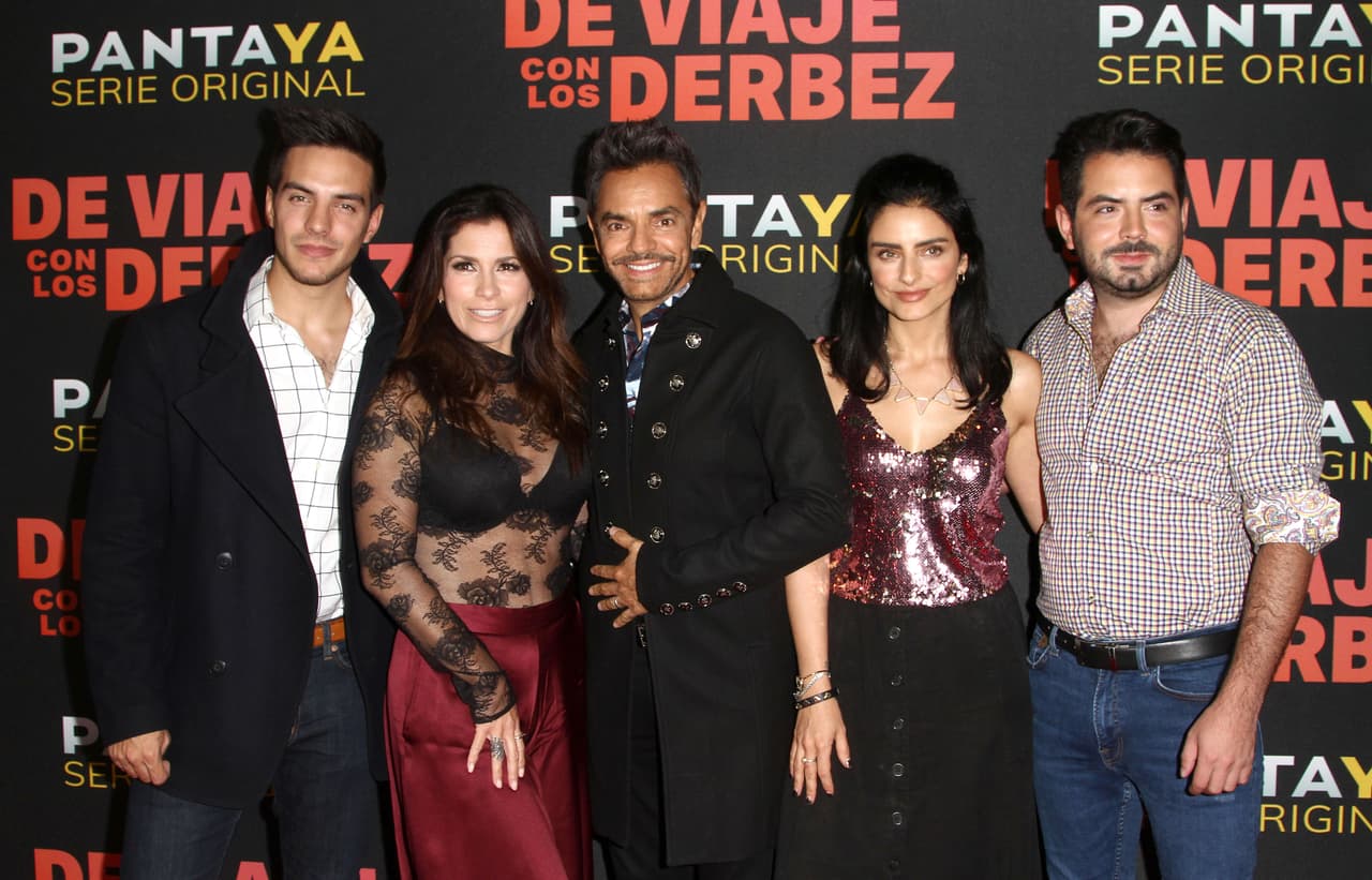 Luego de la popularidad que ganó al mostrar su personalidad en el reality que realizó junto a su familia paterna ‘De viaje con los Derbez’, José Eduardo estrenó canal de YouTube, donde se viralizó tras las entrevistas que les realizó a sus papás.