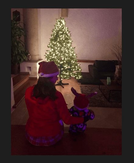 Marjorie de Sousa y Matías fueron de los primeros en poner su árbol. Foto: Instagram