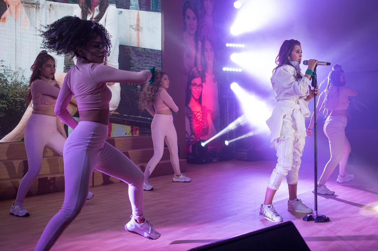 Paulina Goto estrenó su más reciente sencillo "Rompe", tema oficial de la telenovela.
