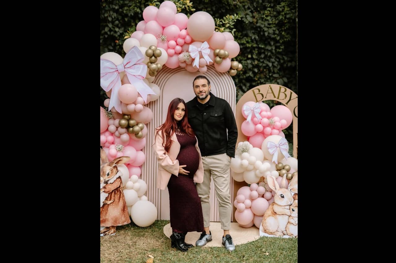 Dulce María y su esposo.