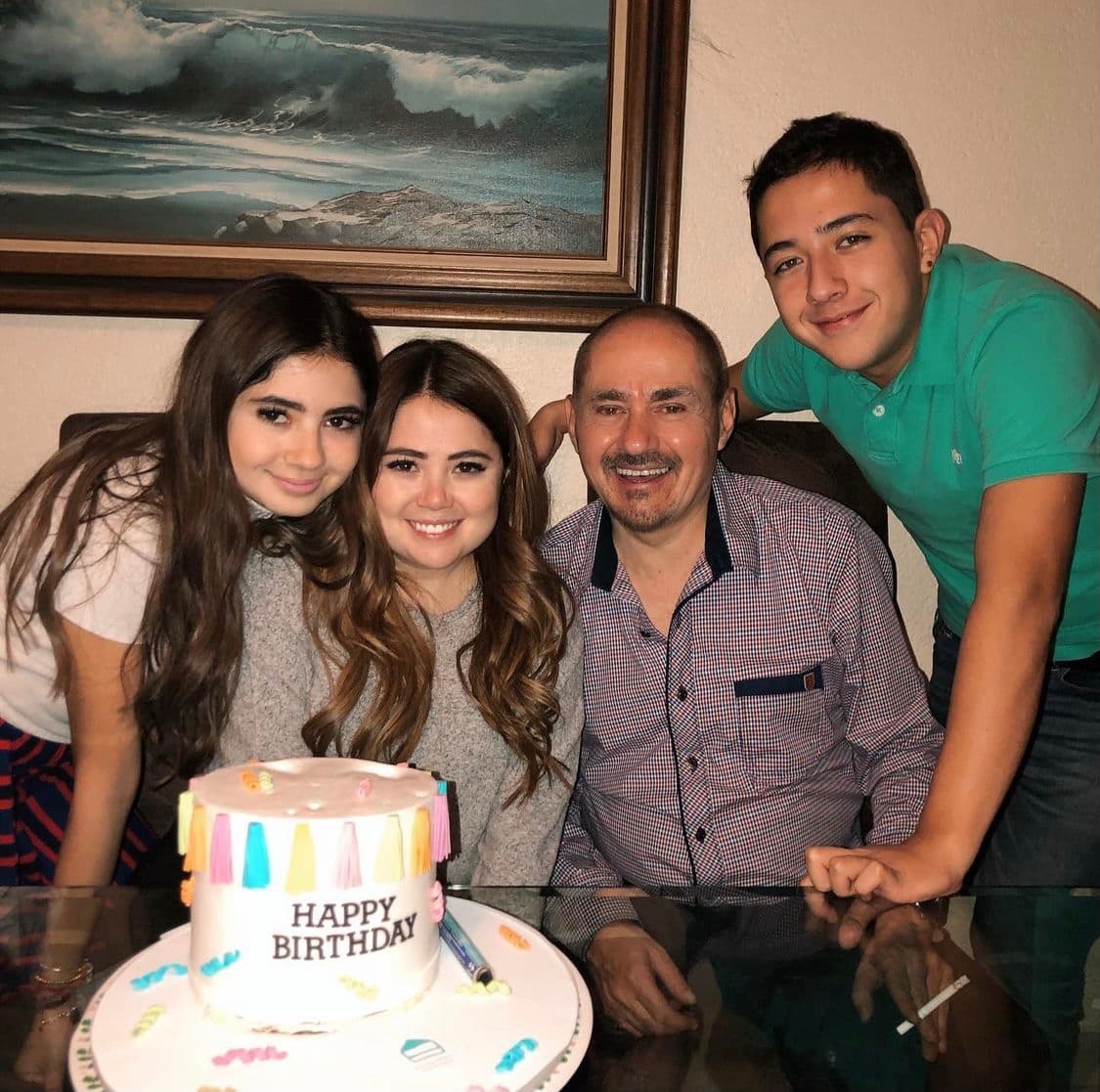 No obstante, su cuenta en dicha aplicación es privada por lo que no se conocen más datos del hermano menor de la actriz, quien también ha incursionado en la locución.