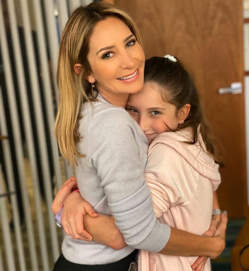Siguiendo los pasos de sus padres, Elissa Marie debutará este año como actriz junto a su madre, presumiendo el primer día de filmación el pasado 8 de febrero.