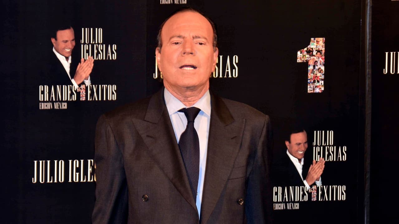 Julio Iglesias rechaza acusaciones de abuso por parte de exempleadas