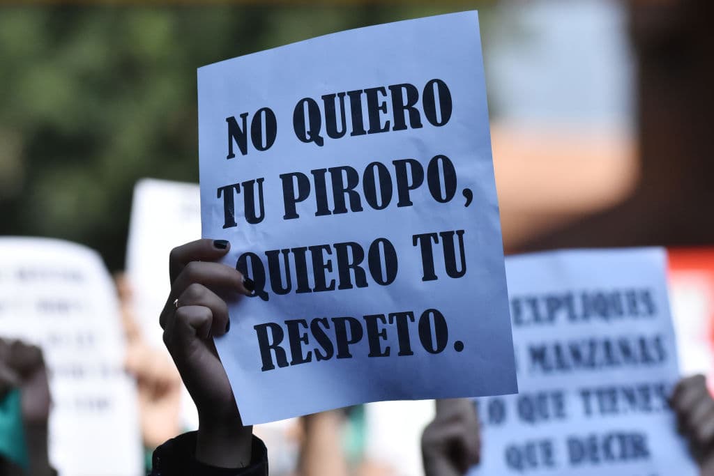 “Hombres necios que acusáis a la mujer sin razón, sin ver que sois la ocasión de lo mismo que culpáis” - Sor Juana Inés de la Cruz.