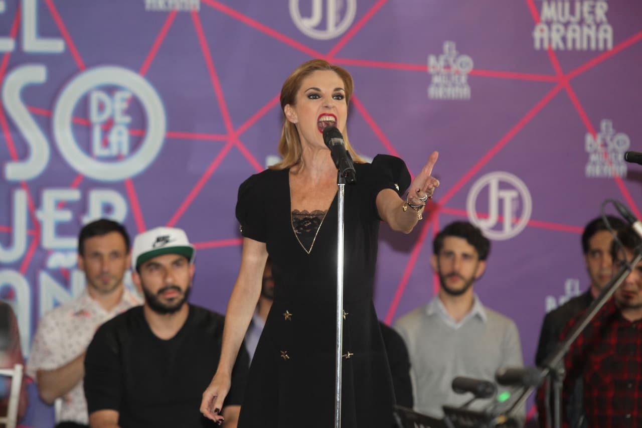 Chantal Andere lista para atrapar al público en su telaraña