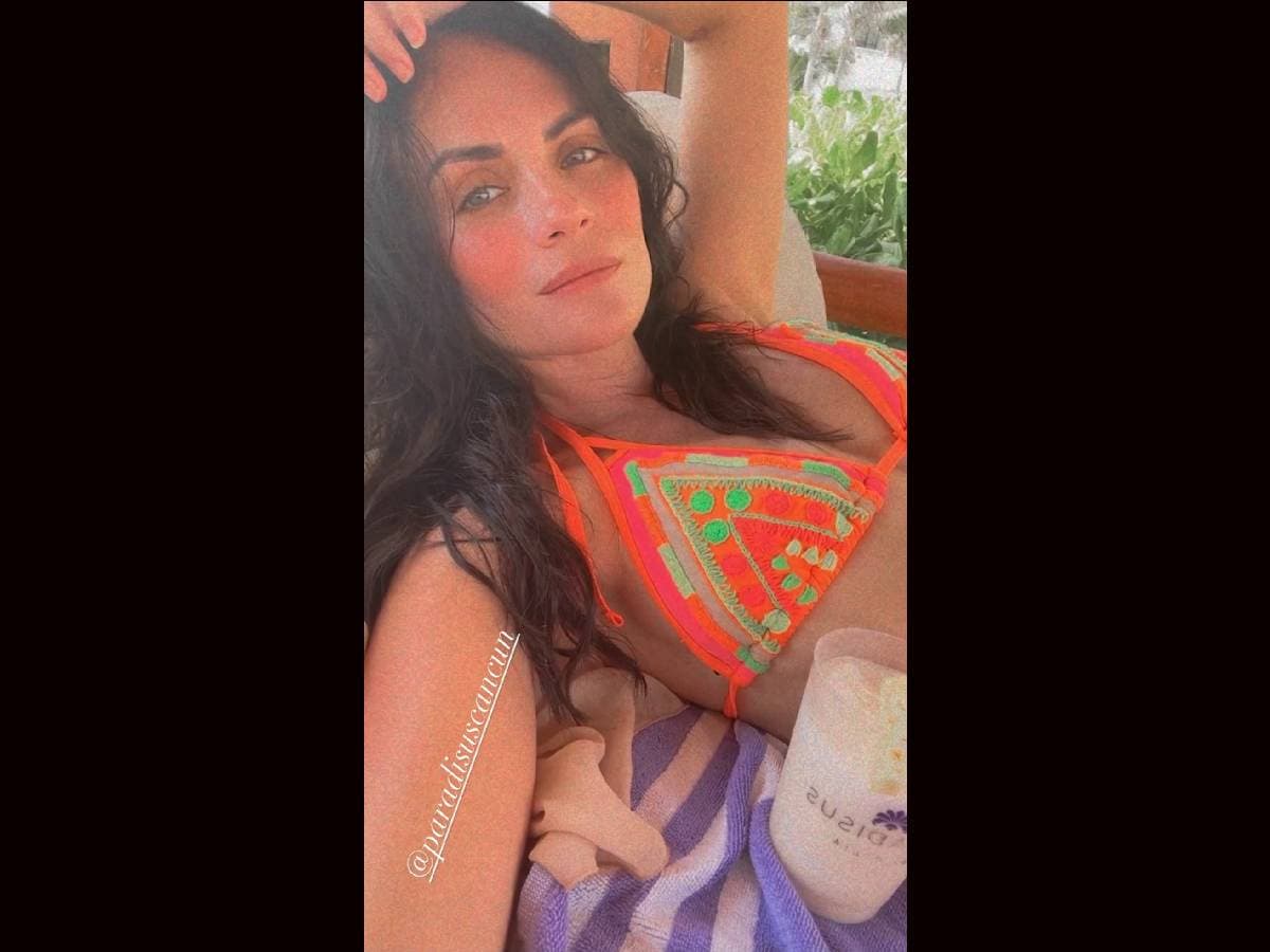 “Me haces sonreír” y “No me quiero ir” fueron las frases con las que acompañó sus publicaciones, que de inmediato llamaron la atención, pues la guapa puertorriqueña también se dejó ver, como pocas veces, sin gota de maquillaje.