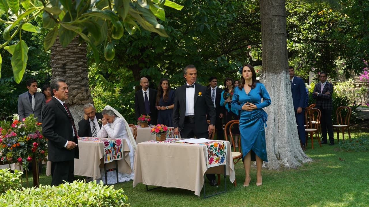 4- Los actores de 'Corazón Guerrero' mientras graban una de las principales escenas en la boda de Abel y Conchita