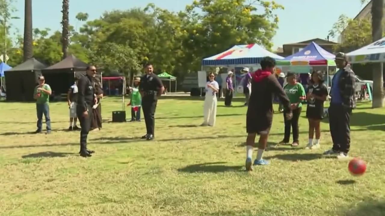 Parques de LA se convertirán en espacios recreativos para el futbol y se podrá ver el EEUU Vs Paraguay