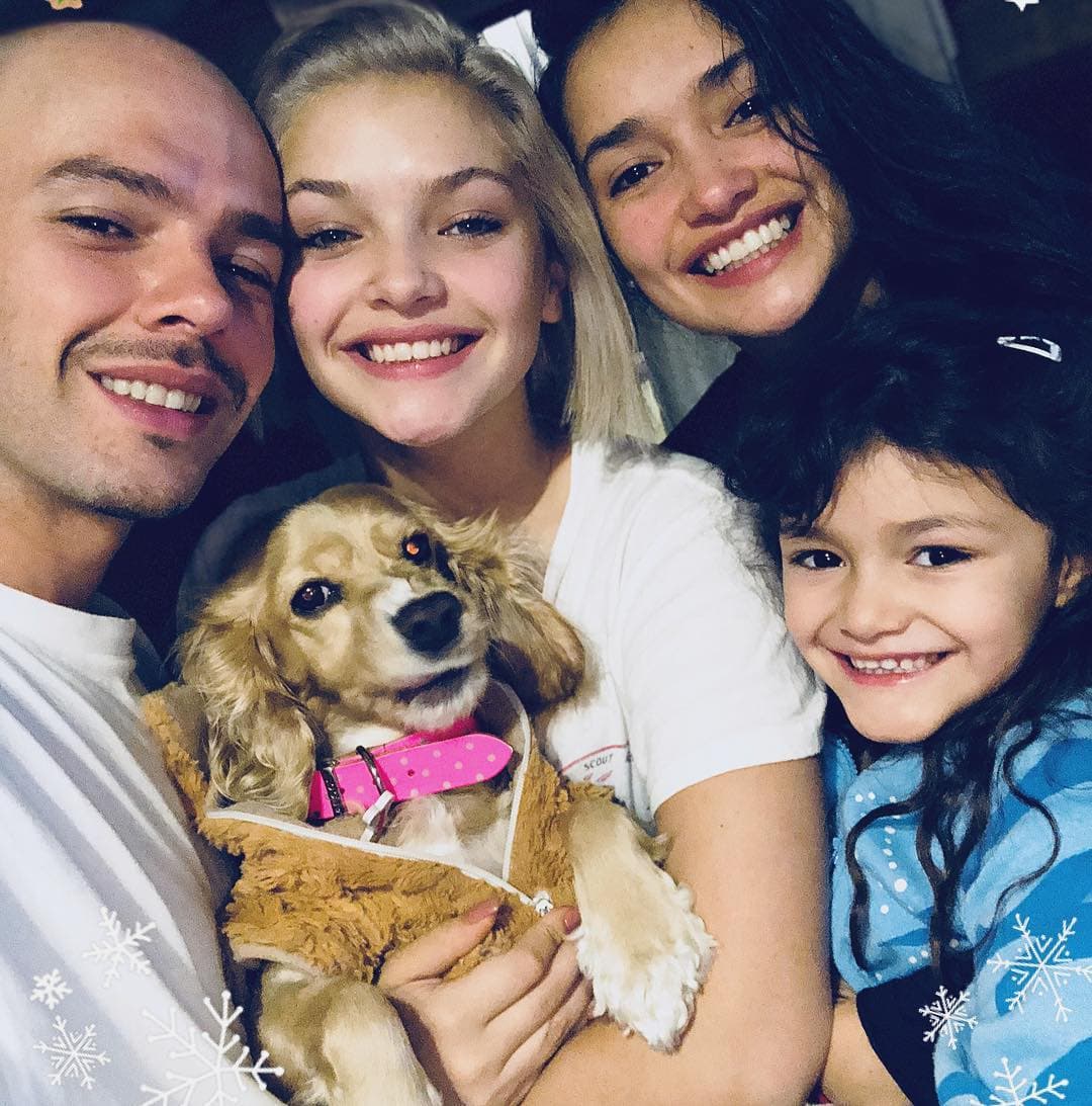 La joven es hermana mayor de Abby, la más pequeña de la familia de Jesse tiene 6 años.