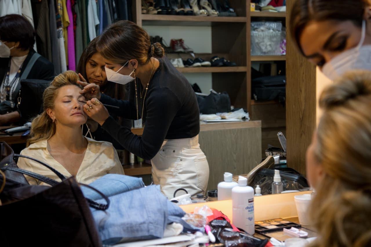Aquí, Lola Moreno se alista para la boda de su personaje 'Mercedes'.