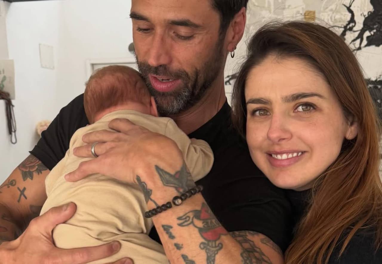 Michelle Renaud presume video de su hijo mayor durmiendo a su hermanito recién nacido