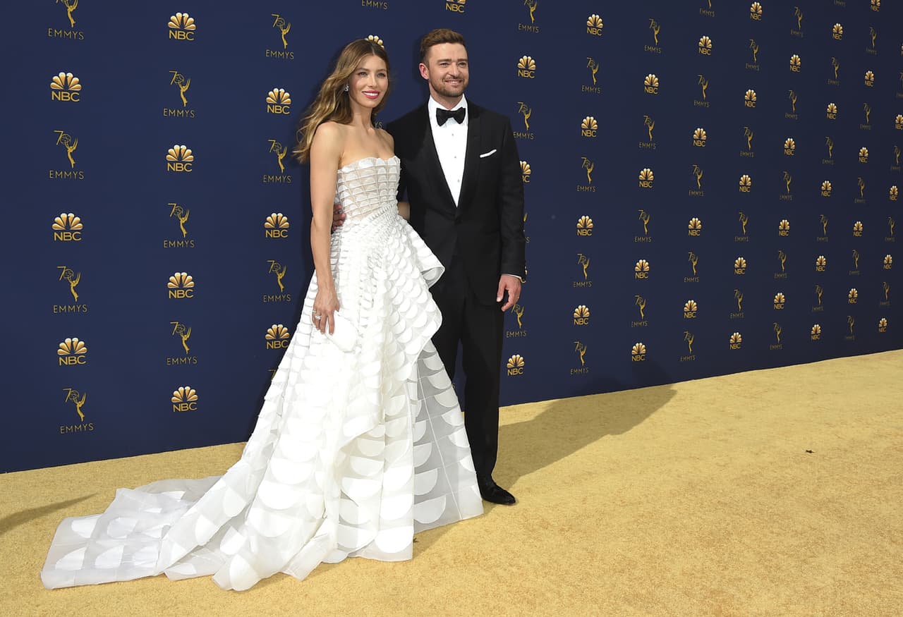Justin Timberlake y Jessica Biel están casados desde 2012 y su historia de amor inspiró al cantante a escribir el tema ‘Mirrors’, en el cual plasmó la forma en la que la actriz cambió su vida, segú reveló a EW. Los intérpretes debutaron como padres de Silas Randall el 8 de abril de 2015, quien suele aparecer poco en las redes sociales de sus padres, ya que desean mantener su identidad.