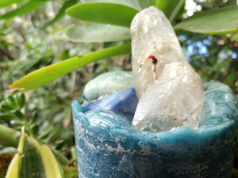 Si buscas una orientación espiritual toma como herramienta al color azul, el cuarzo y la pirita