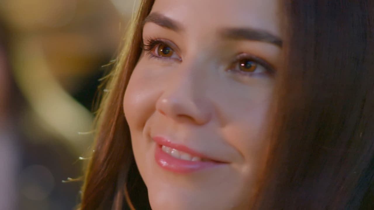 Cuando se presenta a Rubí en la universidad se puede apreciar que tiene un maquillaje natural y a partir de este momento su look va evolucionando. “Va in crescendo (creciendo), cargándolo a un estilo un poquito más sofisticado. El inicio de Rubí es un abismo de diferencia al final”, detalló.