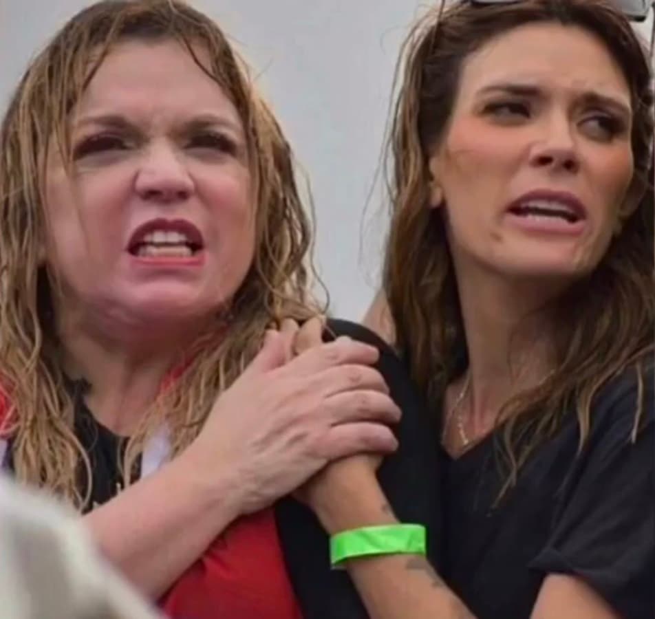 Las cantantes Ednita Nazario y Kany García soportaron la lluvia que cayó durante la multitudinaria marcha.