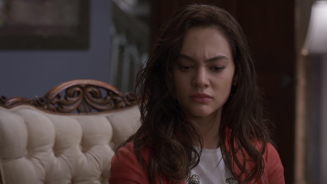 Y queda impactada al saber que debe hacerles plática, darles de beber y, si ella lo desea, meterse con ellos. ¿'Claudia' ceptará el empleo? Descúbrelo a las 9:30 p.m. con Las Estrellas