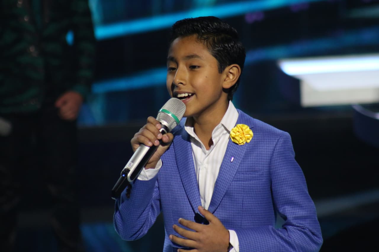 El romanticismo llegó con Lisandro al cantar "Cómo pagarte", de Carlos Rivera. Y aunque su interpretación fue extraordinaria, el jurado salvó a "Canelito".