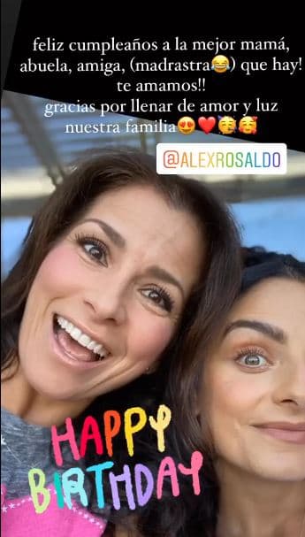 Aislinn Derbez no dejó pasar la oportunidad de reiterar el cariño que en todo momento hace evidente a través de una cariñosa dedicatoria en redes sociales: "Feliz cumpleaños a la mejor mamá, abuela amiga, (madrastra) que hay. Te amamos. Gracias por llenar de amor y luz nuestra familia".