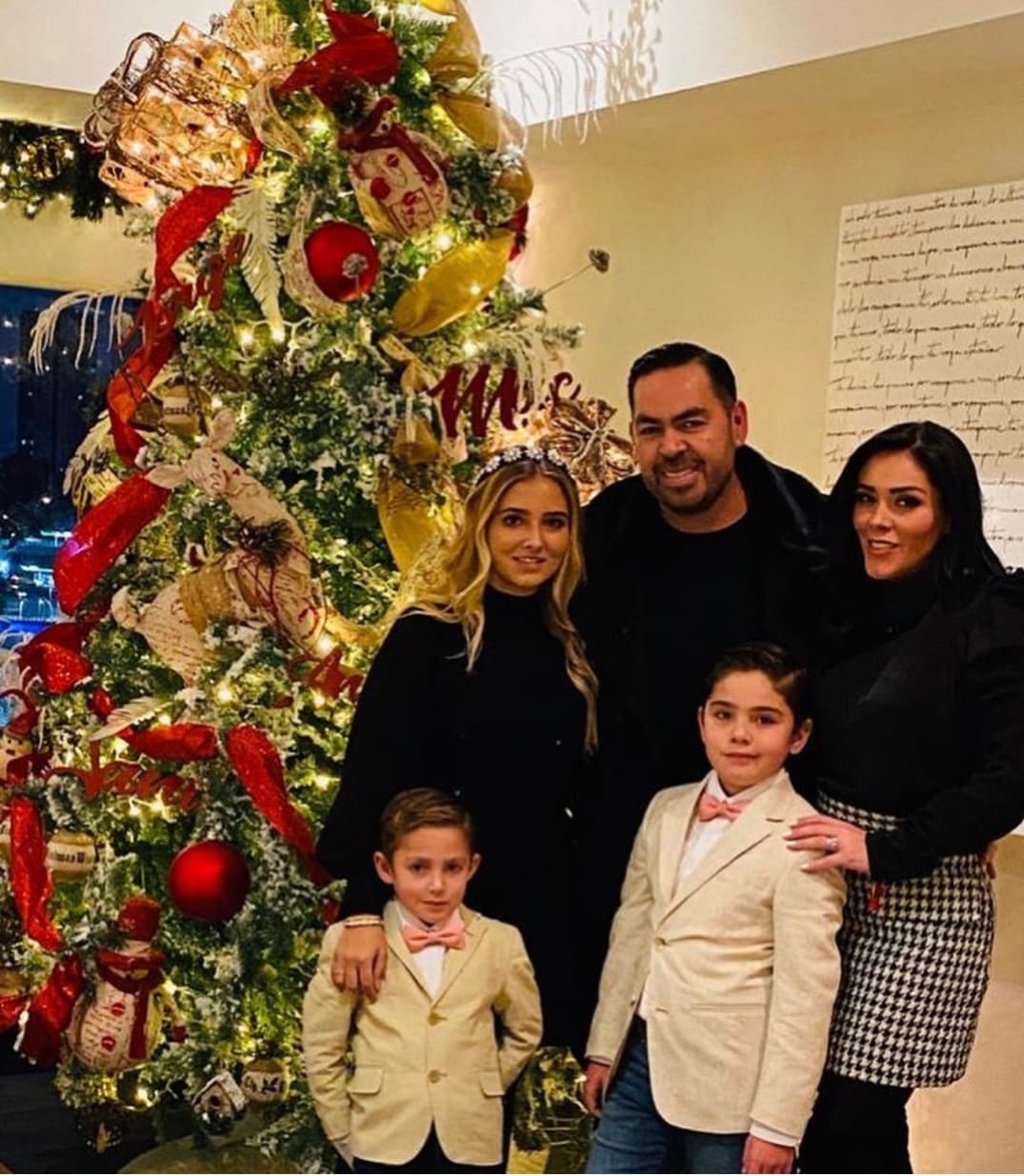 En cuanto a su vida personal, D'Alessio ha formado una familia junto a Marichelo Puente, hermana de la cantante Anahí y con quien ha procreado dos hijos: Patricio y Santiago. Además, D'Alessio también lleva una estrecha relación con Ana Paula, hija de Puente de un matrimonio previo.