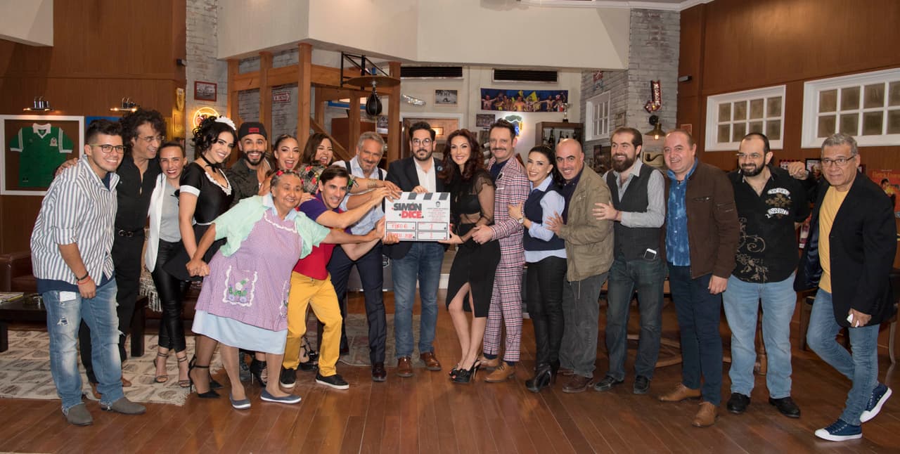 Jorge Ortiz de Pinedo da claquetazo de inicio de grabaciones con elenco de Simón dice