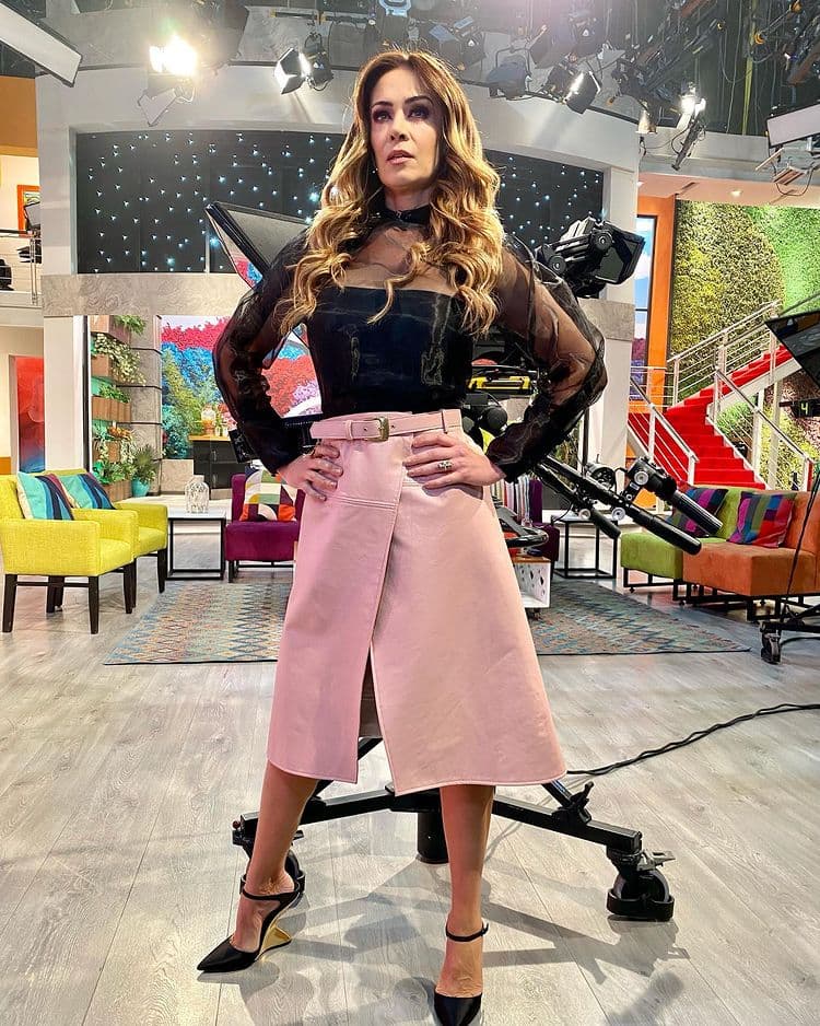 Anette Michele hace su ingreso formal a Televisa con esta producción, alejada de las telenovelas, la también conductora fue invitada especial recientemente en el programa Hoy.