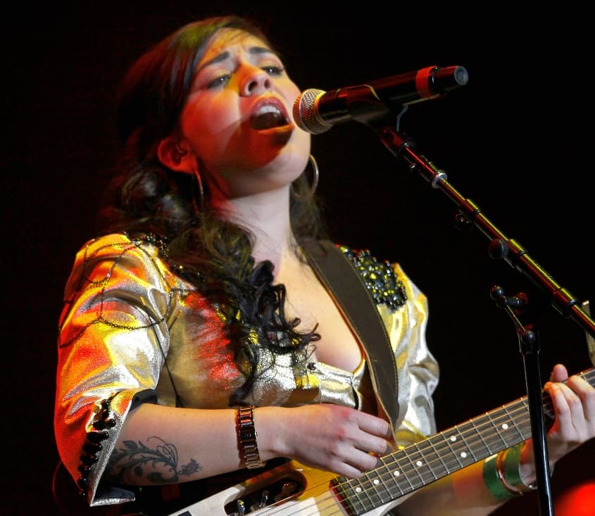 Carla Morrison salió adelante gracias a la música