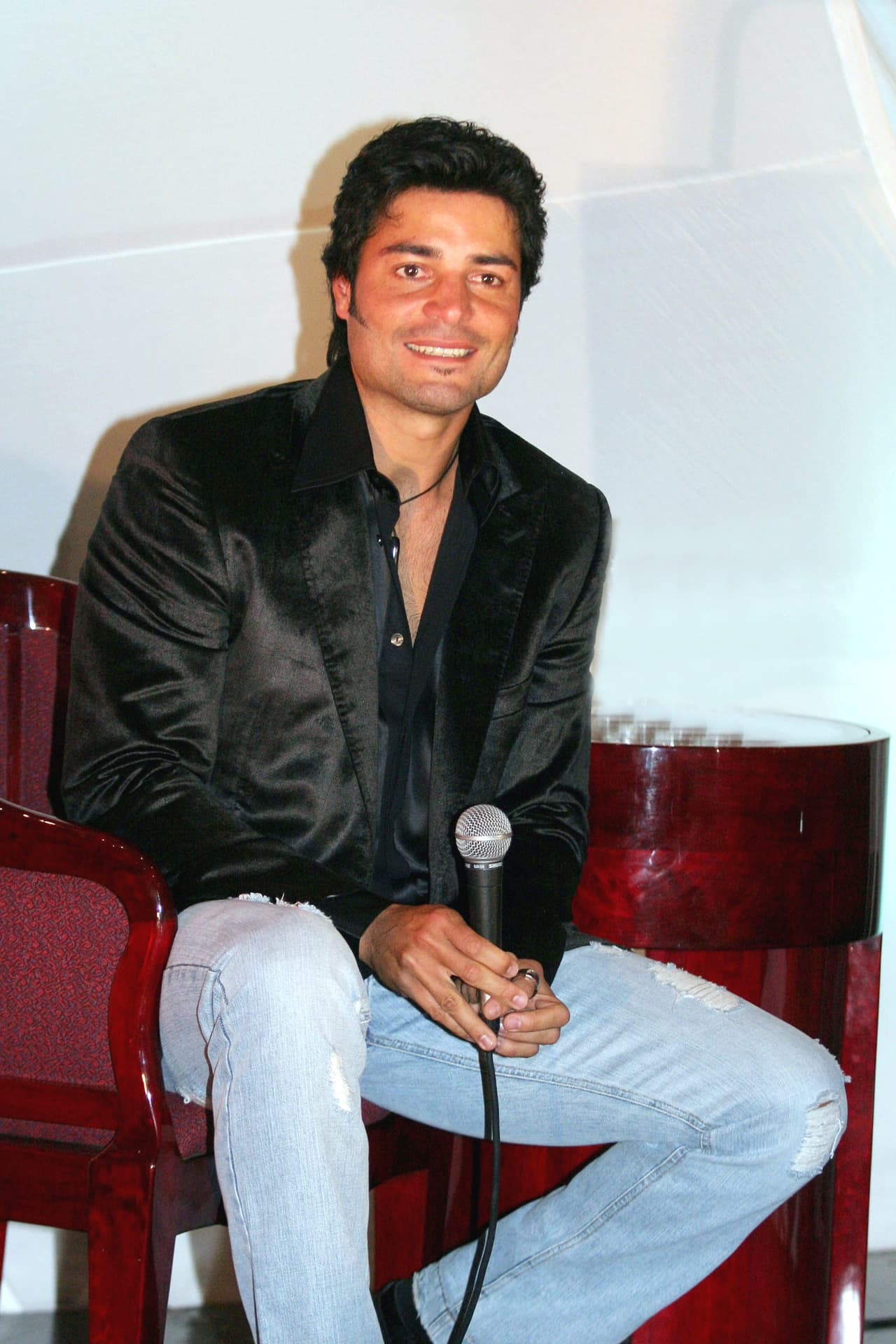 "Jose Jose, el príncipe de la canción fue una de mis inspiraciones durante mis comienzos en ésta carrera y a quien siempre admiré por su gran corazón y talento. Hoy nos quedamos con su gran legado y pido porque su familia tenga fuerza y entendimiento. Descansa en Paz José José": Chayanne.