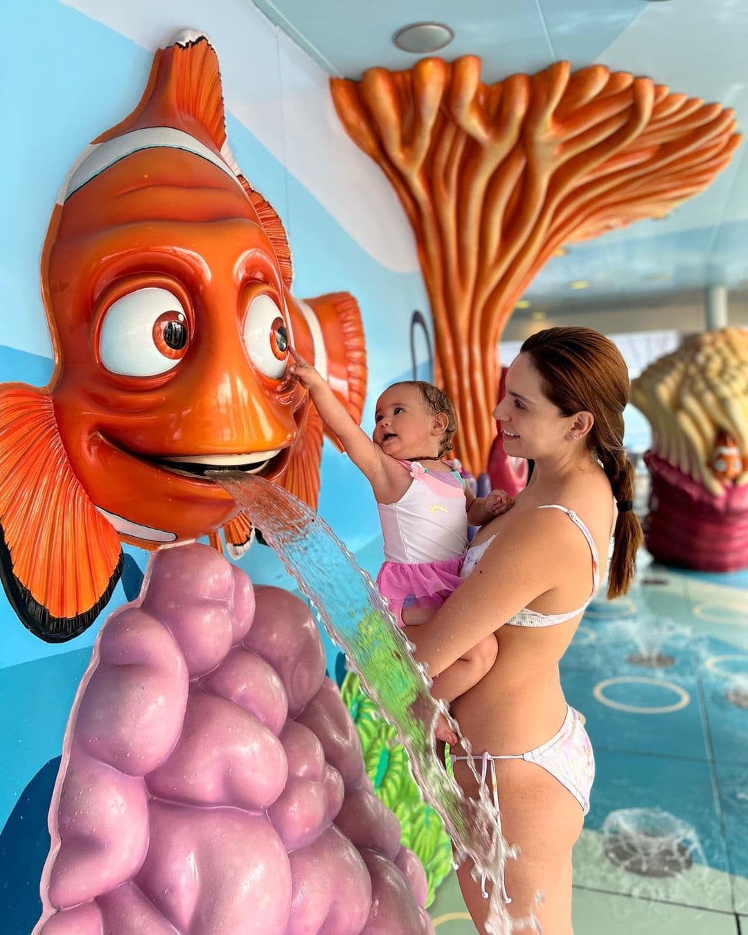 Tania Rincón disfruta de sus vacaciones en lujoso crucero con su familia
