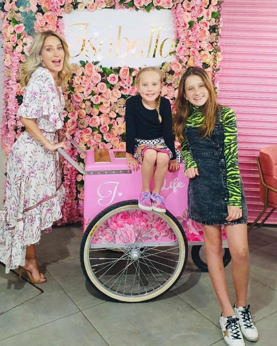 Geraldine Bazán dice que la cuarentena la está ‘enloqueciendo’ y comparte tierna foto con sus hijas