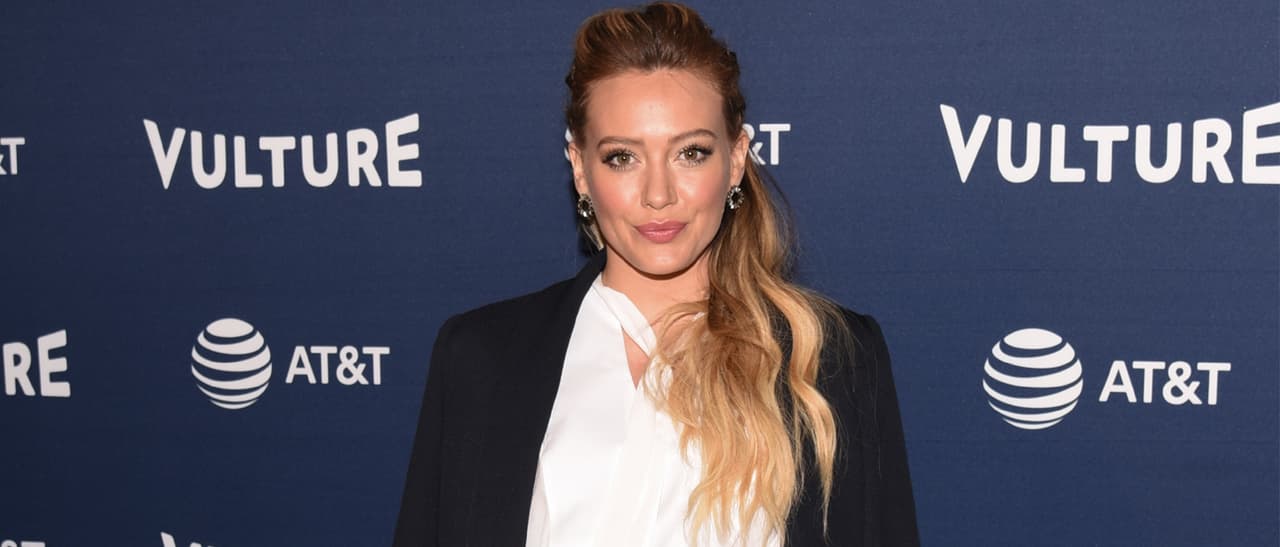 Hilary Duff anuncia su embarazo con tierna foto