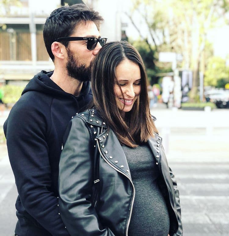 En cuanto a su vida privada, Rubén Sanz mantiene una relación amorosa con la periodista Cris Vivó, quien este año dio a luz a su primer hijo.