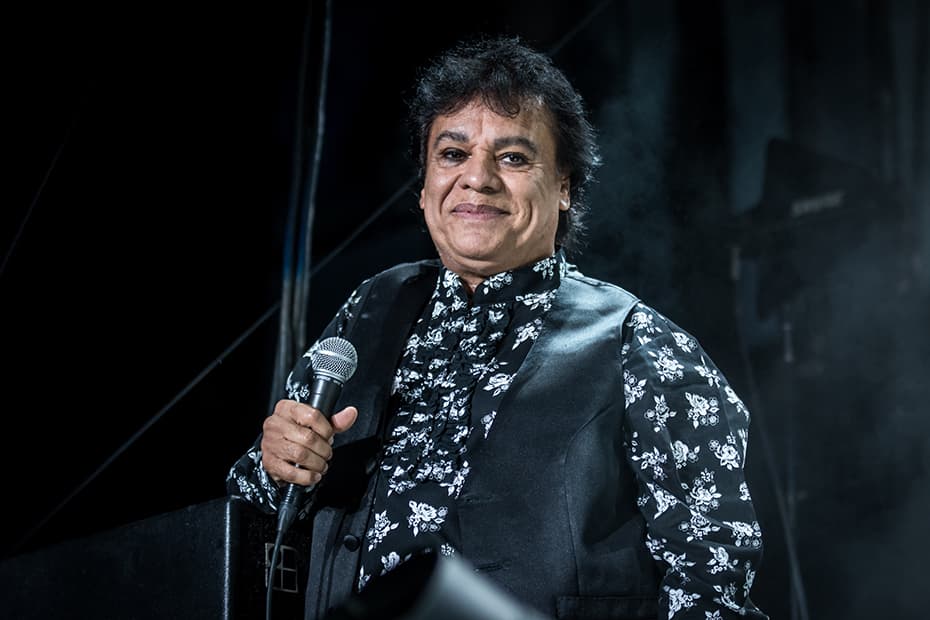 Periodista difunde supuesta foto inédita de Juan Gabriel para probar que está vivo