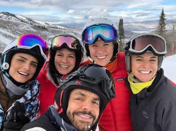 Eugenio Derbez, Alessandra Rosaldo, Aitana, Aislinn, Kailani y Mauricio Ochmann se dieron una escapada a la nieve en Park City en Utah, EU.