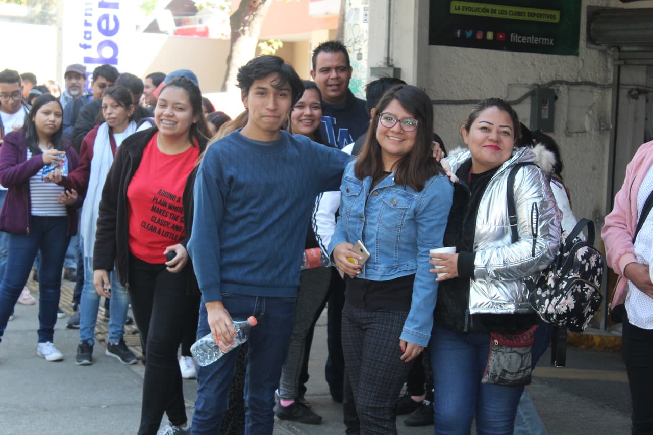 Algunos de ellos estuvieron formados por horas e incluso días, pero nada importó con tal de conseguir un boleto para estar cerca de Aris y Temo.