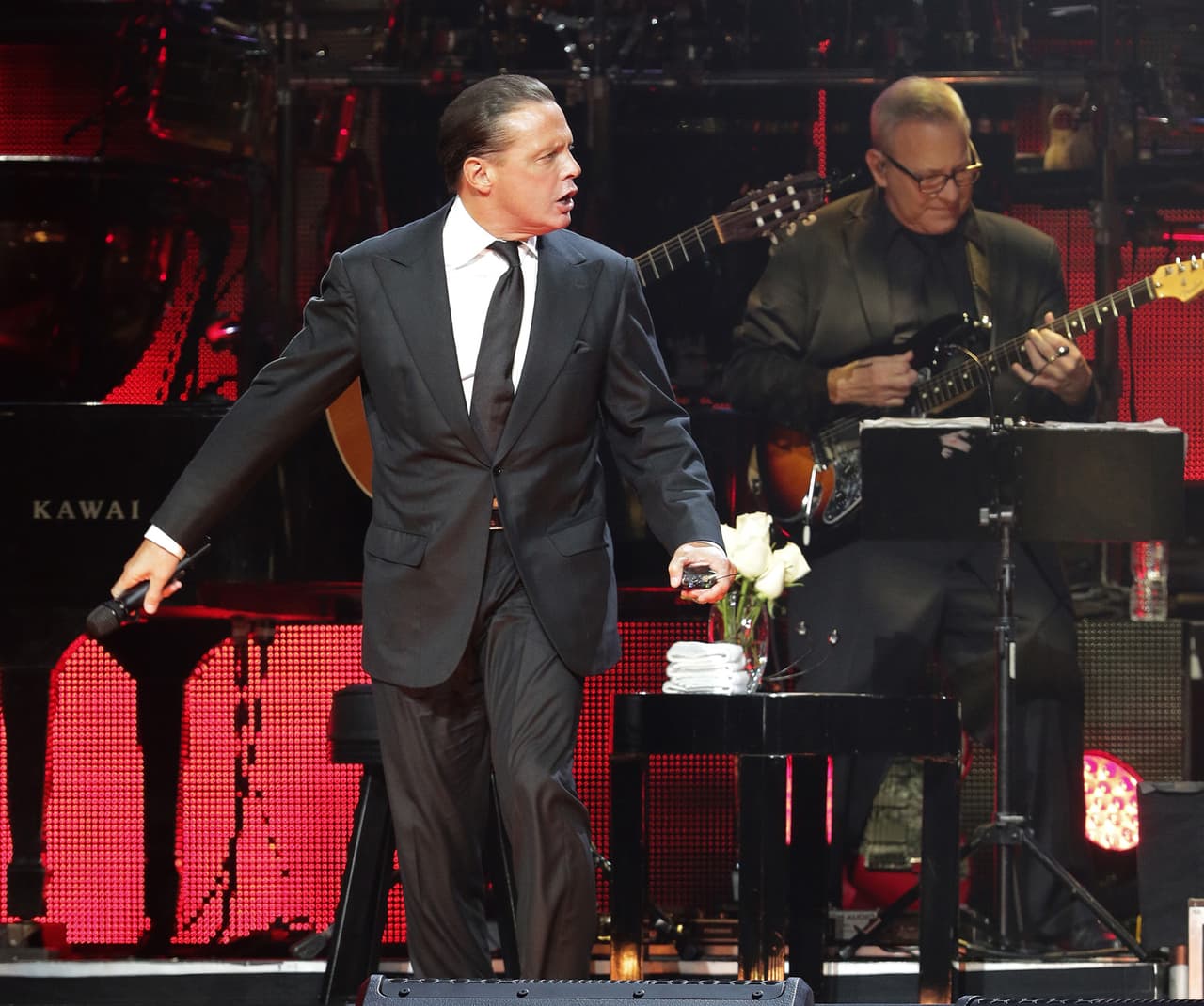 Durante una de sus presentaciones en el Auditorio Nacional, Luis Miguel lució su nuevo look (FOTO: The Grosby Group)